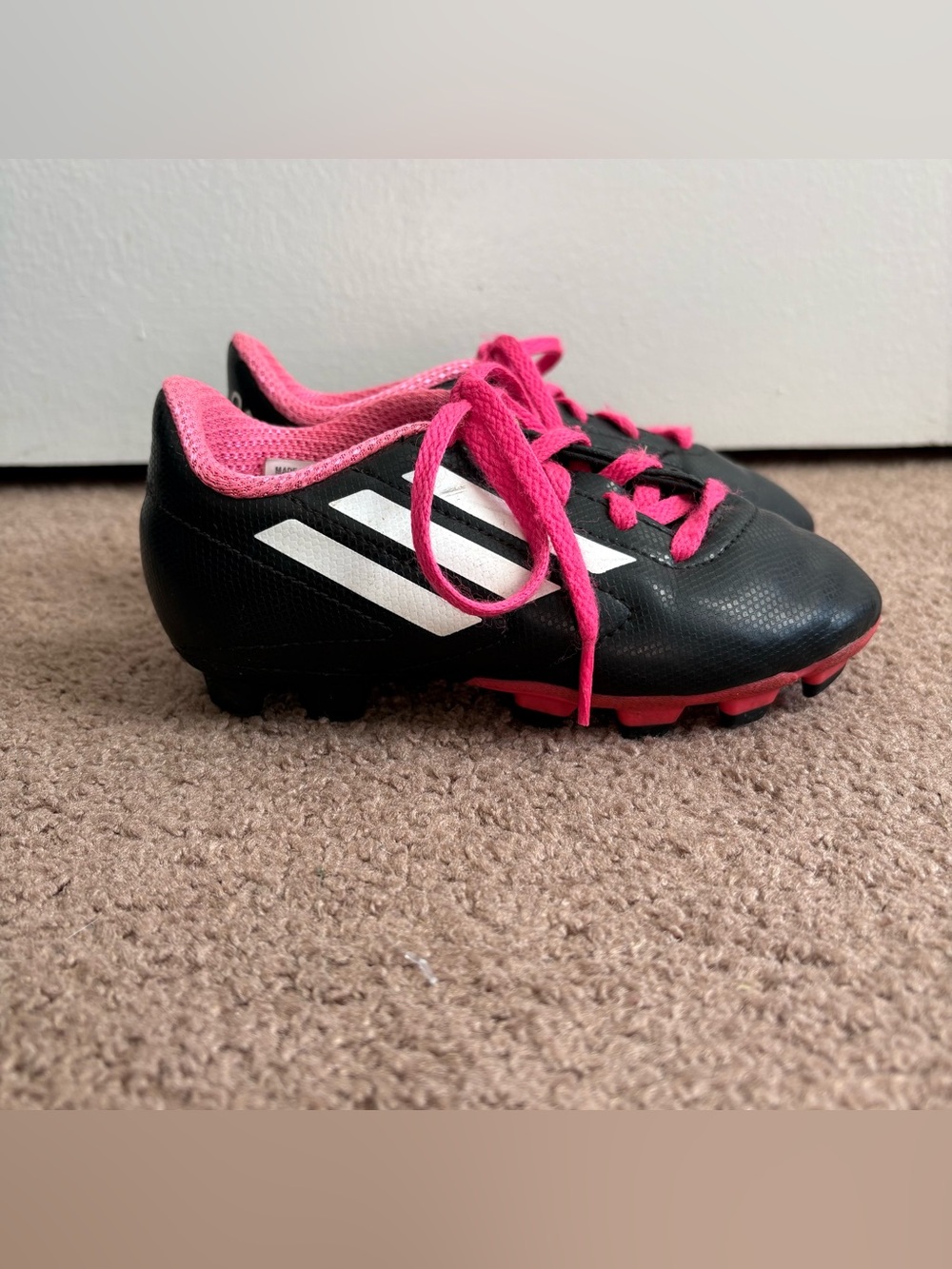 adidas Youth Black Soccer Cleats with Pink Accents size 11